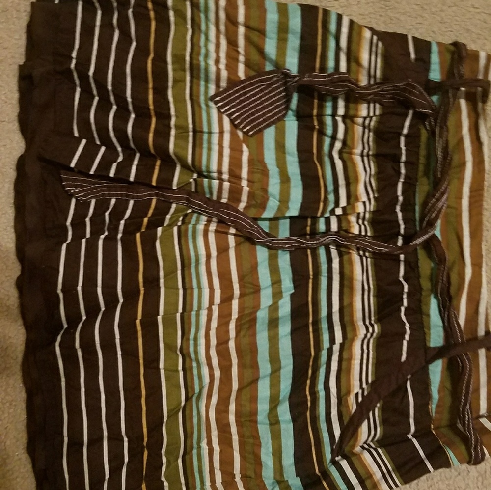 Midlength stripped skirt